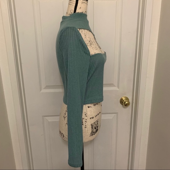 NWOT-Cutout Front Rib-knit Crop size L- 8/10 - Picture 6 of 8